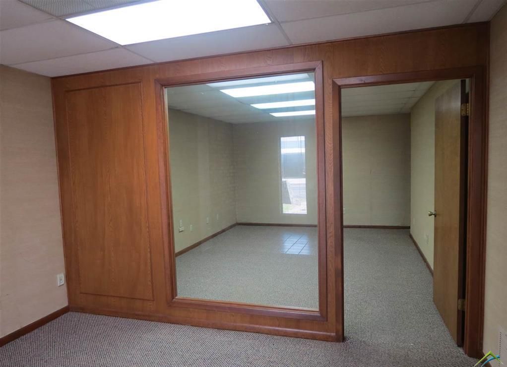 200 W Broad St, Mineola, TX 75773